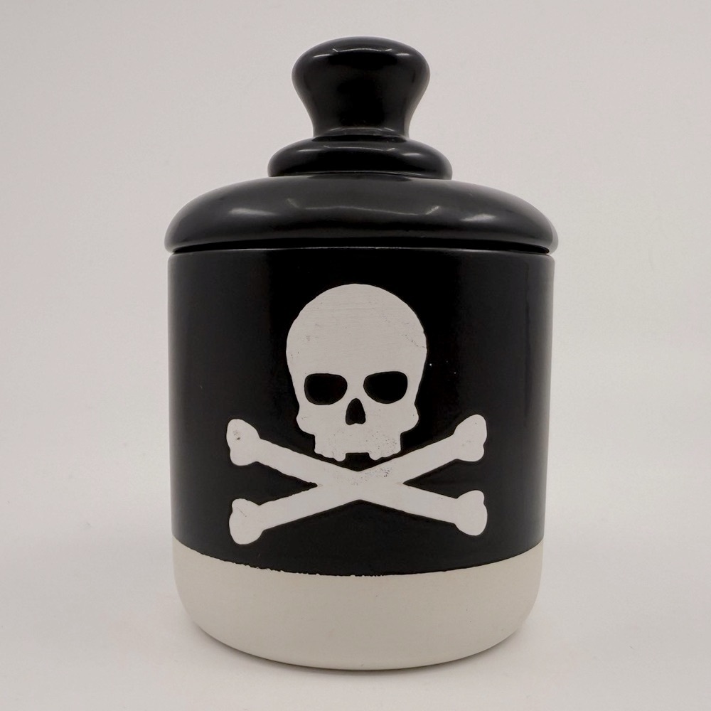 Black and White Skull Poison Ceramic Nestling Measuring Cups, brand new!